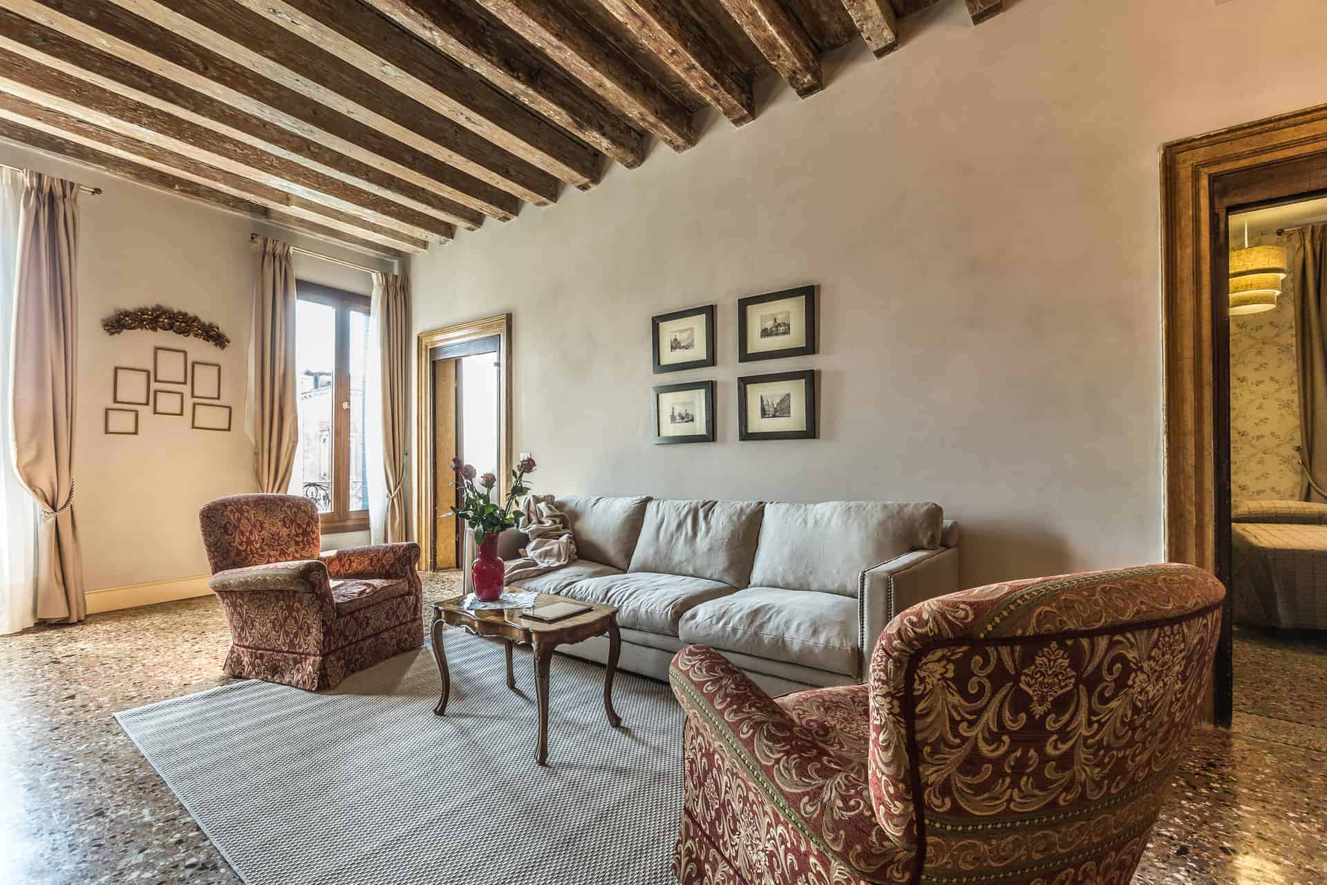 Palazzina Canal Apartment