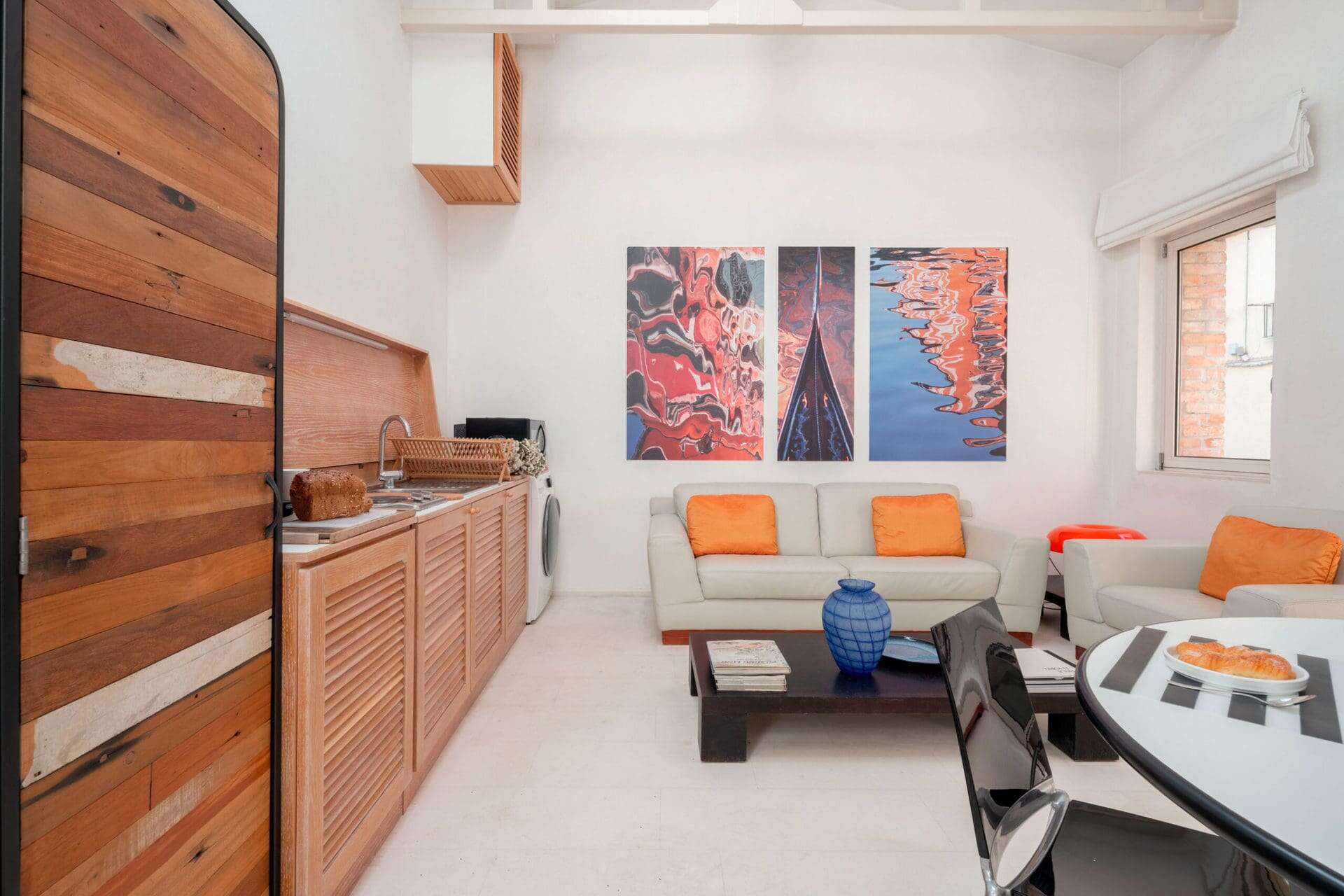 The Waterview Alcove Apartment